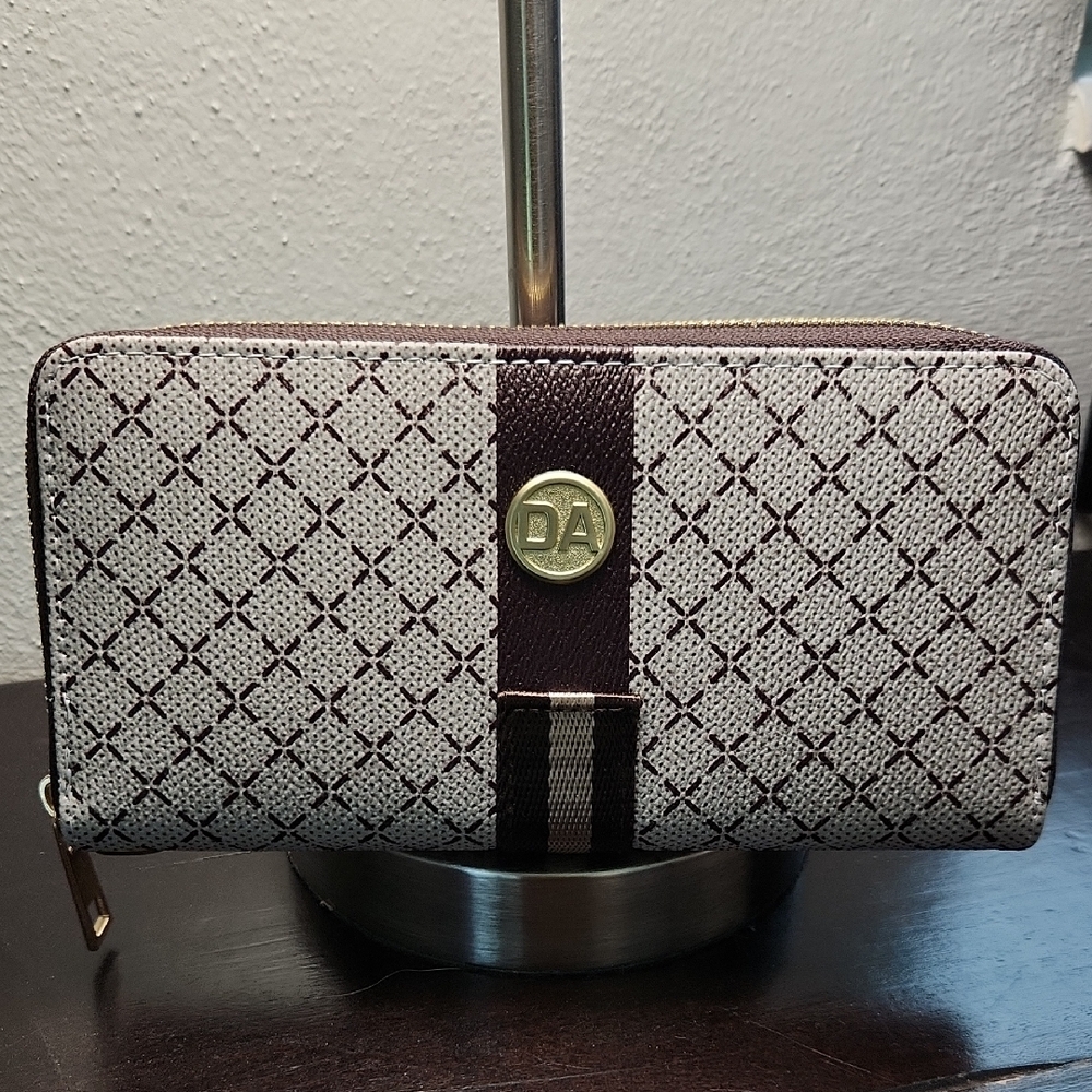NWOT Women's Designer RFID Blocking Leather Wallet By DA